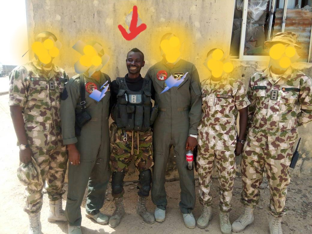 Hassan was tough as a nail. 2 years after his death in 2018, I met a corporal in Gwoza, who drove him for most of his operations. The soldier was smiling all through & he said something that touched me.'Sarki dey smile everytime. E talk say nothing worth person cry'.