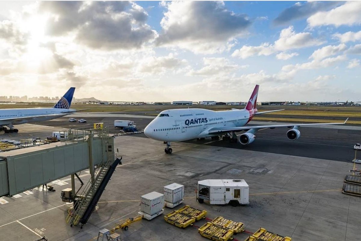 rijoxma's tweet photo. Boeing 747-400 / Dollies / Air conditioning
Facebook: Rijoxma Gse
#gse #rijoxma #rijoxma2021 #gselovers #aircraft #rijoxmalovers #rijoxmagse #boeinglovers
#boeing #boeing747400 #boeing747-400 #b747400 #b747-400 #gse #dollies #ld7 #airconditioning #dolliescontainer #qantas https://t.co/B12bExBd1m
