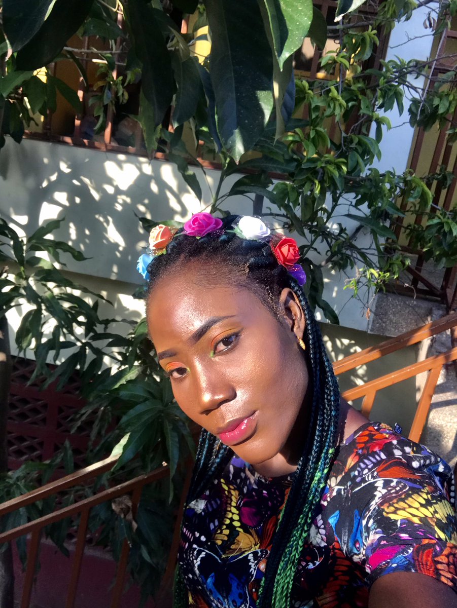 writer_esther's tweet photo. Hello 👋🏿 I made my face up💄 🎨 &amp; I slayed this face beat.✨✨

#makeup #makeuptutorial #makeuplover #makeupkitchallenge #makeupinspo #macpowder #blackupfoundationcream #flawlesslipstick #ArtistOnTwitter #kissbeautyfinishingspray #art #design #creativity #PortfolioDay #beauty
💚 https://t.co/rlphvjUln1