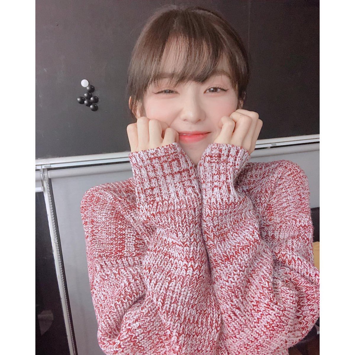 hxppykitty's tweet photo. #아이린_미우미우 #아이린_영화 #아이린_gif  #아이린_미담 #아이린_사랑해 #아이린_인스타 #아이린_유닛 #아이린_놀이 #아이린_프라다 #아이린_노래 #아이린_음색 #아이린_앞머리 #아이린_보라색 #아이린_팬사랑 #아이린_토끼 https://t.co/hbax2R3oab