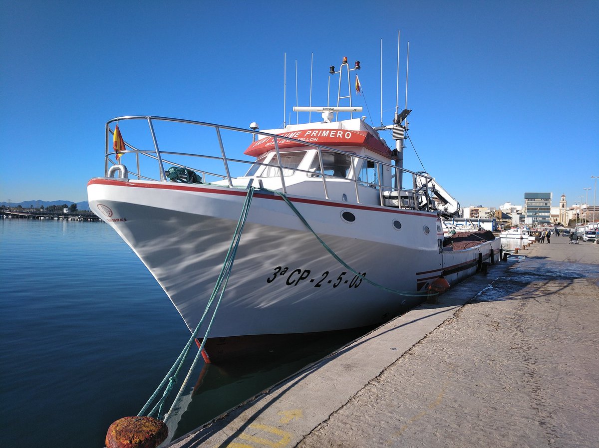 FrancisQuiquet's tweet photo. Barcos de cerco del Grau de Castelló, hoy primer día luego de el mes de veda muy frío. #barcosdecerco #pescamediterraneo #portcastello #puertodecastellon #cerqueros #pescadoazul #graudecastello #graodecastellon #fanals #Castellon https://t.co/rvzIFDO9RS