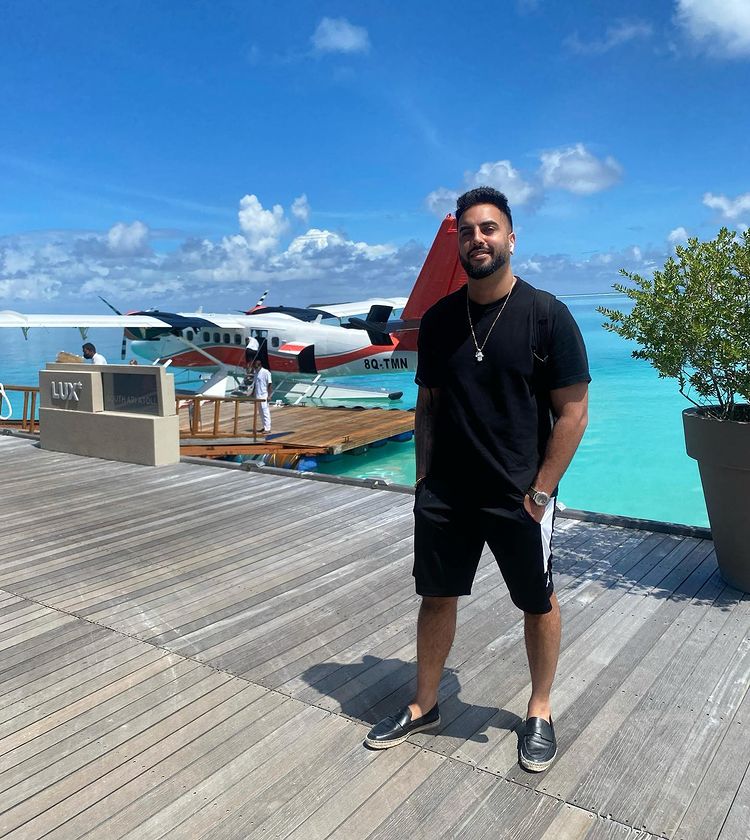 CharlesHuddy's tweet photo. You know what’s a good rule? Next time you find yourself bored or with nothing to do, pick a group of people and tell them you love and appreciate them. 

I’d rather spend my time telling people I love them than complaining about my boredom. https://t.co/D2eOpPQQzk