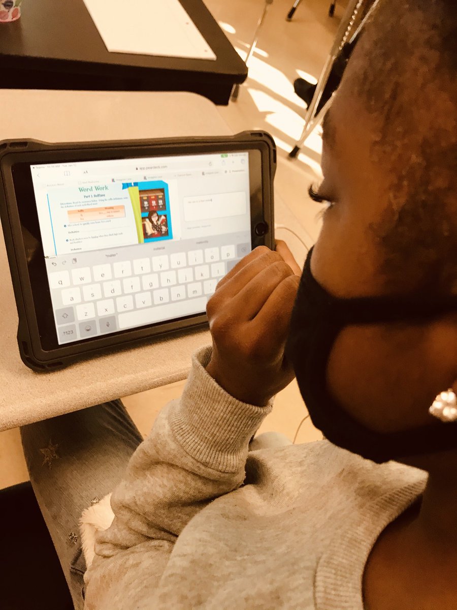 beingbundy's tweet image. My 3rd grade students are using PEAR DECK today to access “Focused Reading” intervention. What a great way to get instant feedback on their targeted reading skills and strategies. #growingskills ⁦@jJohnFlowers⁩ ⁦@HighlandHtsES⁩ ⁦@A180_HISD⁩