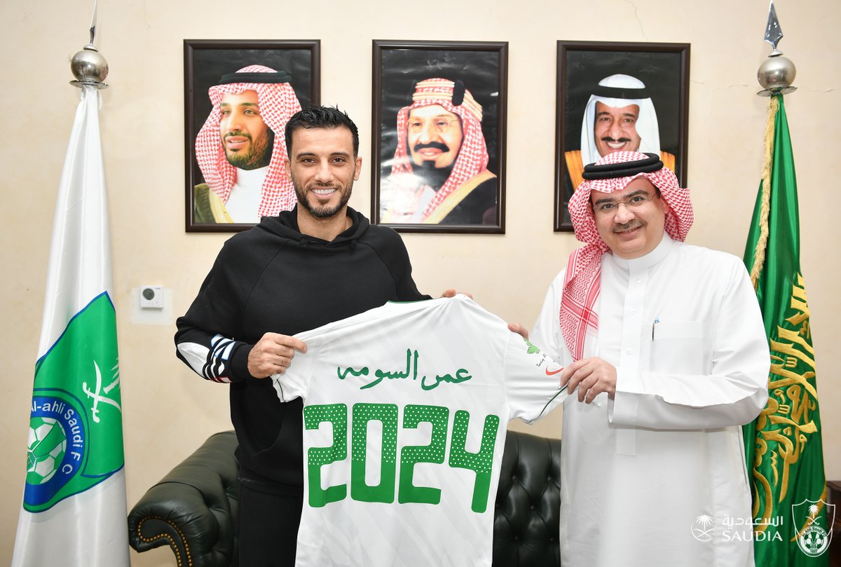 ALAHLI_FC's tweet photo. 📸 التاريخي #عمر_السومه أهلاوي حتى 2024 💚💪 https://t.co/VD0qZbIHsJ