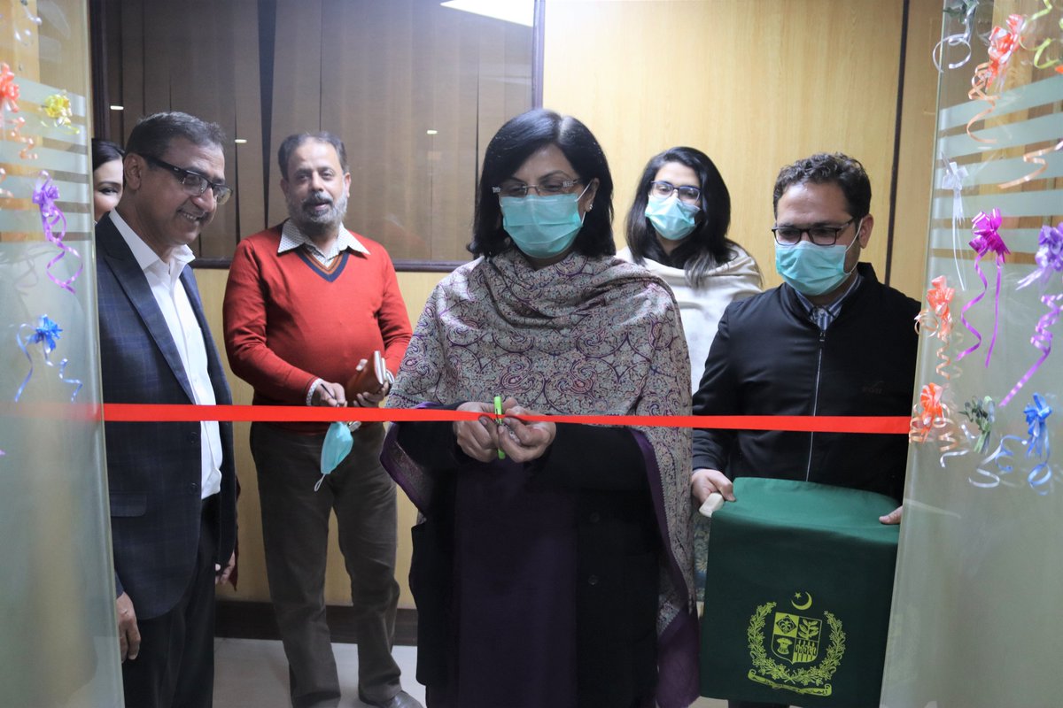 SaniaNishtar's tweet photo. Opened #EhsaasDeliveryUnit in #PASSD today to track the implementation of goals & targets established in the #Ehsaas framework and under 'Performance Agreement', recently signed with the Prime Minister @ImranKhanPTI. I welcome the newly appointed team! https://t.co/yjGWB9B25S