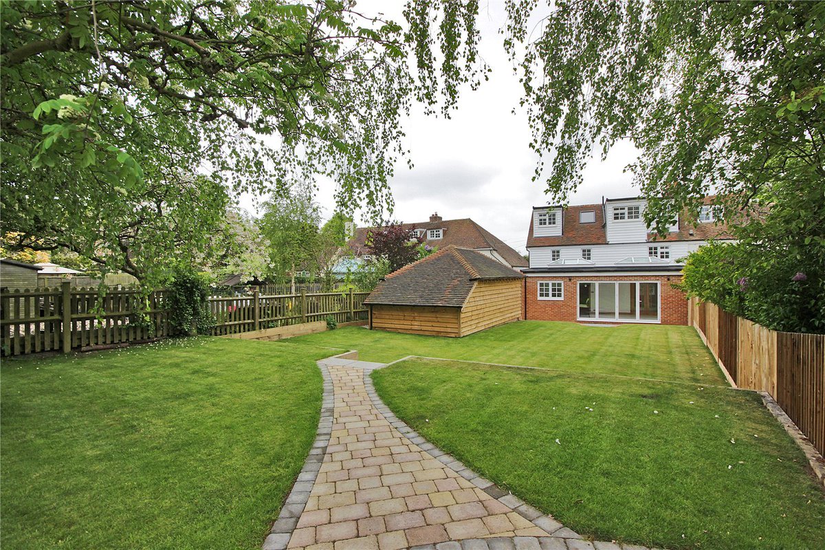 JSCranbrook's tweet image. 3 Orchard Farm Cottage is a delightful period #cottage in #ChartSutton @onthemarket providing bright and airy #family accommodation with a rural outlook to the rear and set on a quiet no through road * NO ONWARD CHAIN * ow.ly/Zi5P50D6qfl