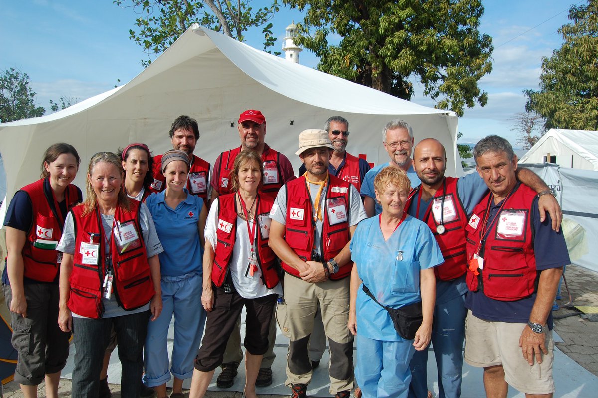 elsharkawi's tweet image. First of many earthquake Unforgettable nights planning for the field hospital with @borgebrende @docbrys &amp;amp; Tørris Jæger @ifrc   @rodekorsnorge  @redcrosscanada   A salute to the great work by many Haitian medical &amp;amp; nursing colleagues who continue to do their best. Courage.