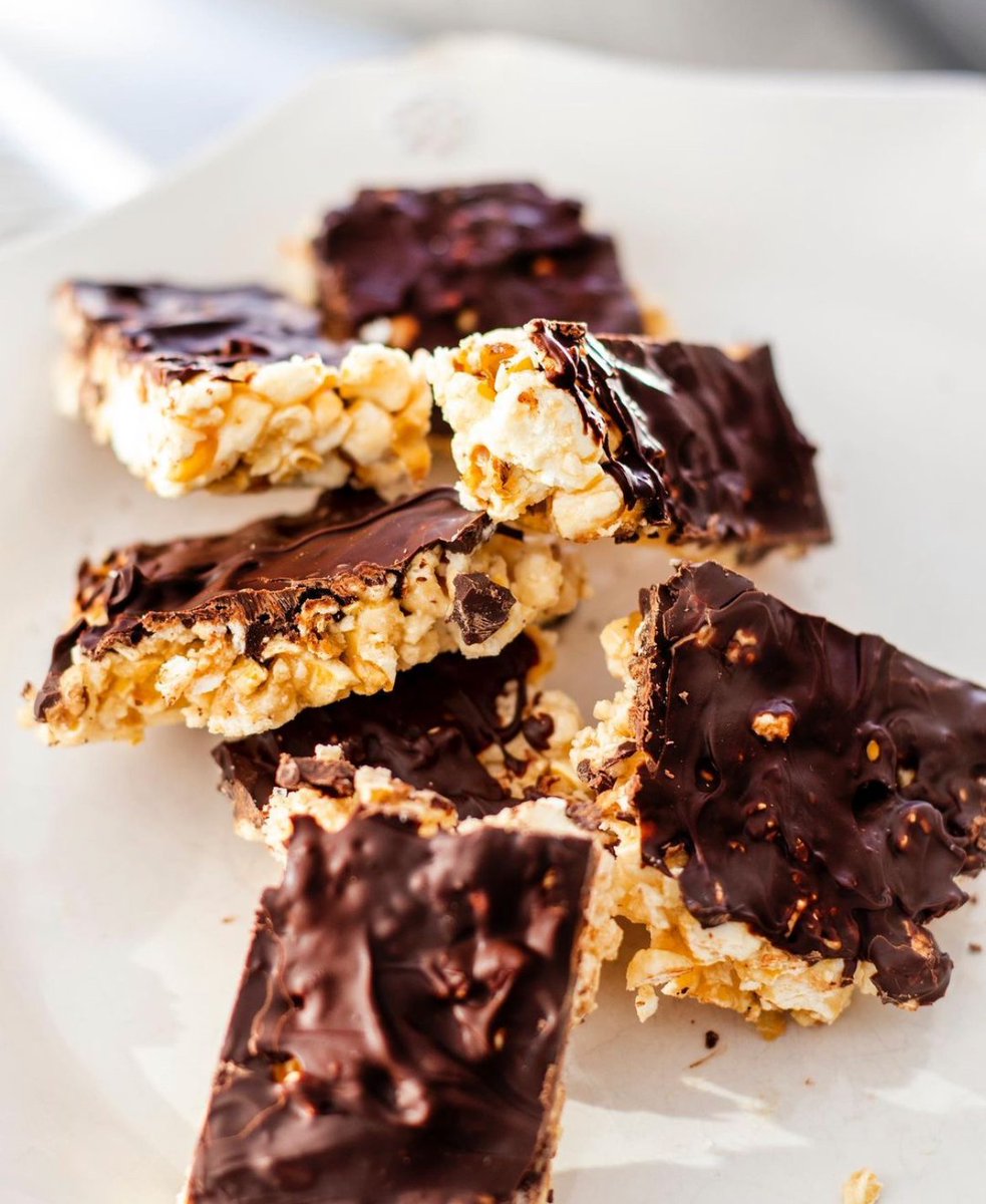 Craving something light and sweet? Upgrade your snack game with these chocolate popcorn bars by @thelifeofbalance, made with our Light Kettle Corn!