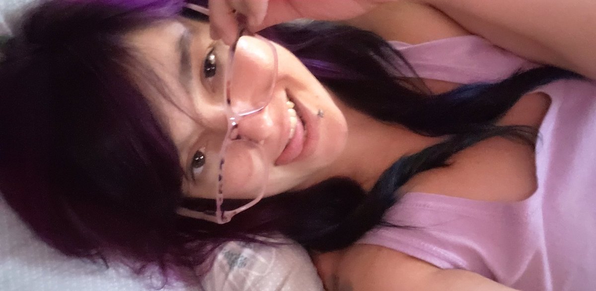 Feminista691's tweet photo. Ahora soy #gamergirl jajajajaj siganme @onlyfans /madresoltera_millennials #erotismo #sensualidad #sexy #camsoft #curvygirl #bigbutt #footfetish #bigass #softgirl let's talk on skype feminista69 #cam #erotic #pack videos and more...#besos #onlyFans https://t.co/r02MJ3pz6O