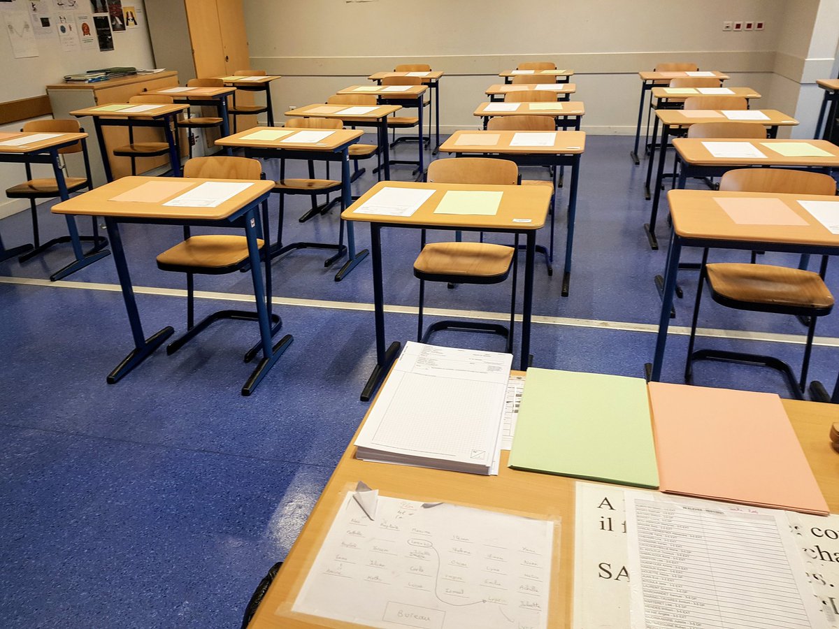 Atwittalheure's tweet photo. Salles du brevet blanc de Mercredi, Jeudi ✔ #1stExam https://t.co/SHQGXzeiVS