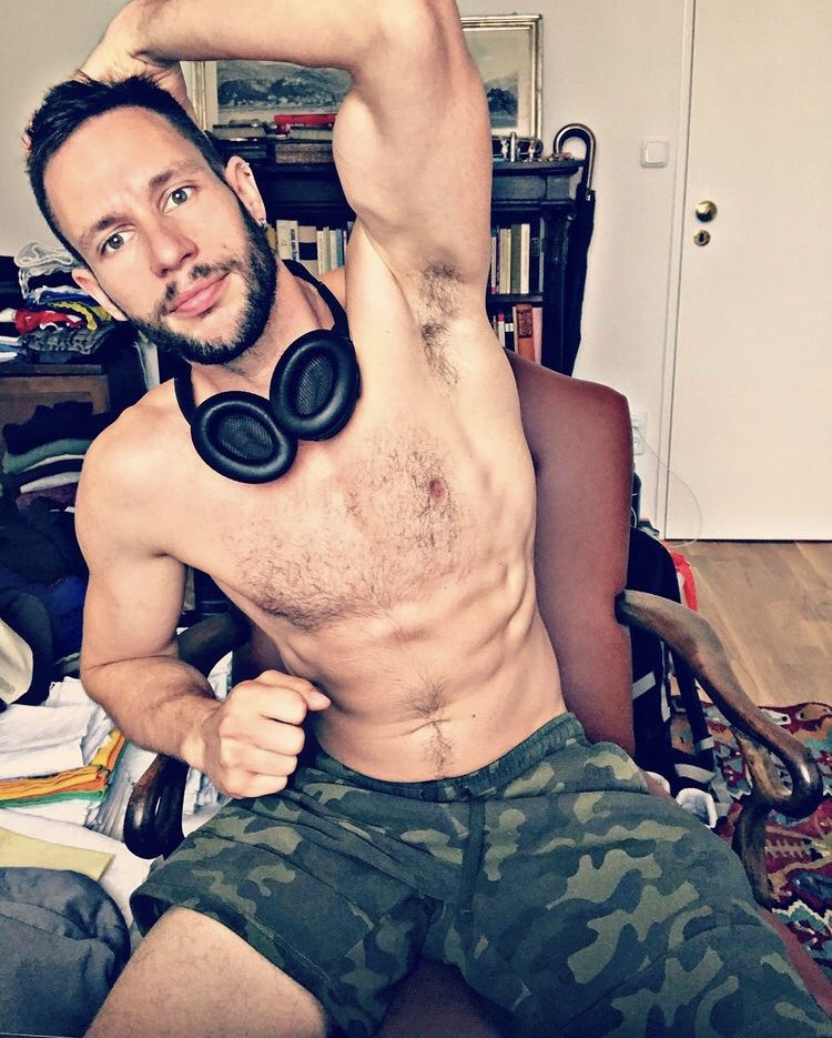 CruelCashMaster's tweet photo. How much would you pay for my armpits after a sweaty workout? 💵💪🏻 #workout #sweat #armpits #armpithair #armpitsmelling #ArmpitLickingsweaty #armpitsmen #findom #cashmaster #moneymaster #cashfag #cashslave #alpha #alphagay #alphamale #gaykink #gayfetish https://t.co/6CvqAIml2L