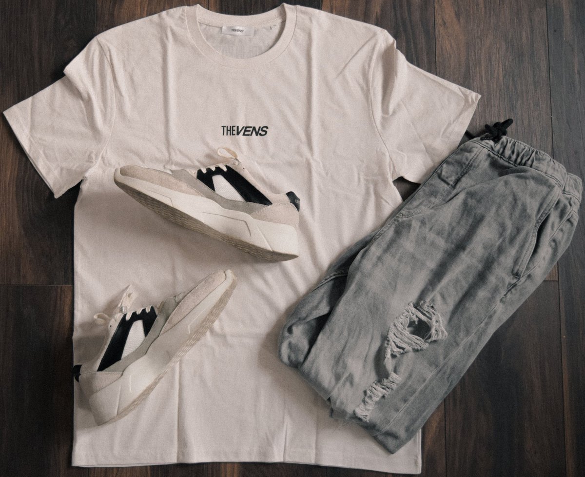 SIMPLE AND CLEAN - - - what would you wear with our MADE IN 2020 tee? - - - what do you rate the fit?

#OOTD #ootdStyle