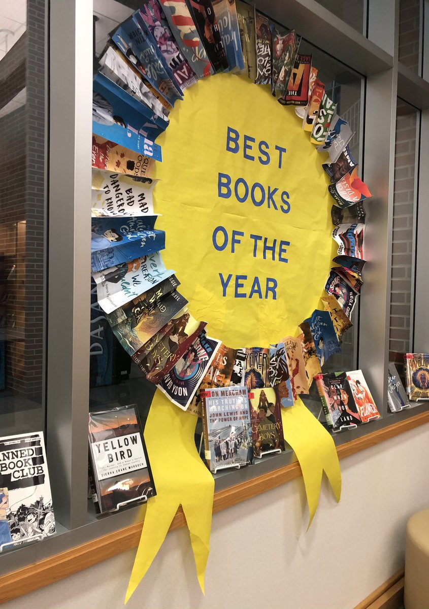 chs_media's tweet photo. #INlibraries are busy places, especially here @chsinfo ! #INLibrarySnapshotDay ❤️📚❤️ https://t.co/dY6Hd8mZR1