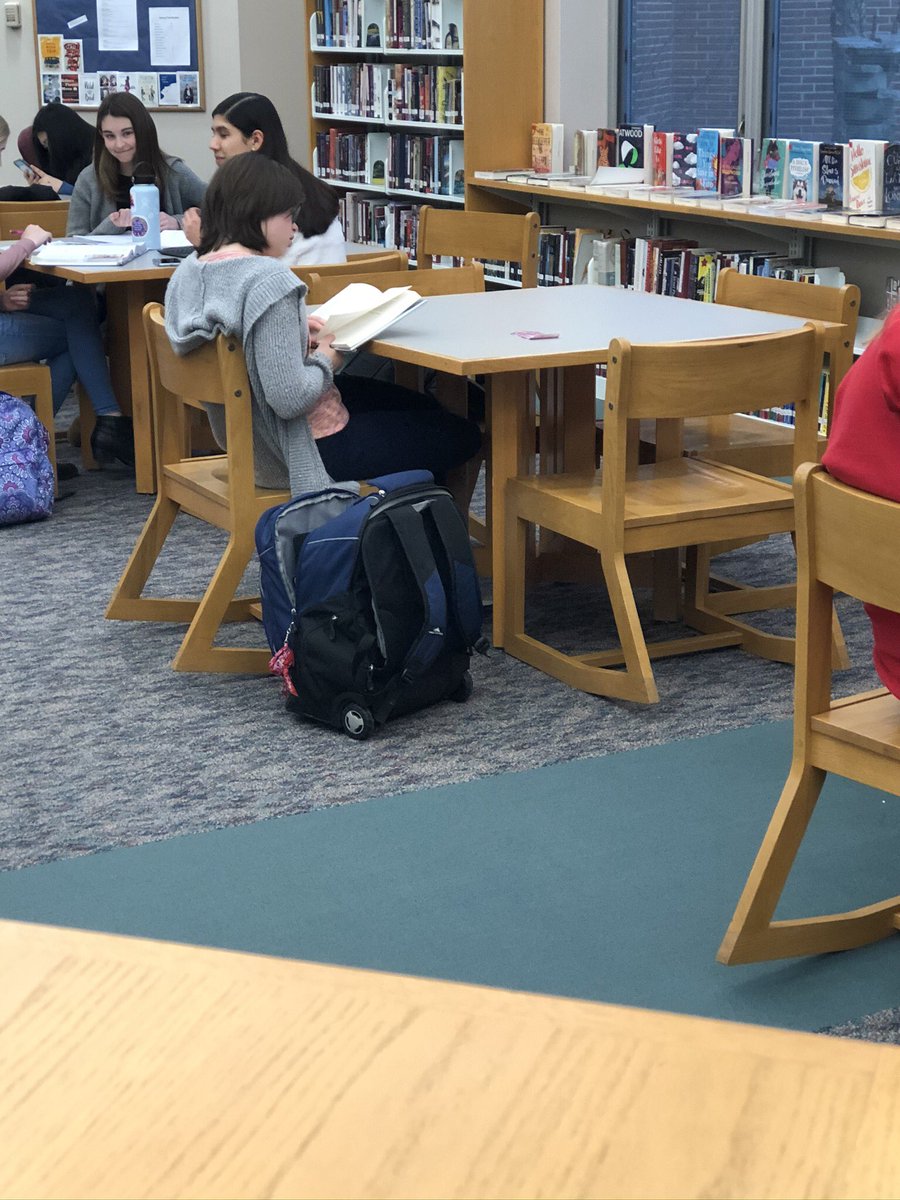 chs_media's tweet photo. #INlibraries are busy places, especially here @chsinfo ! #INLibrarySnapshotDay ❤️📚❤️ https://t.co/dY6Hd8mZR1