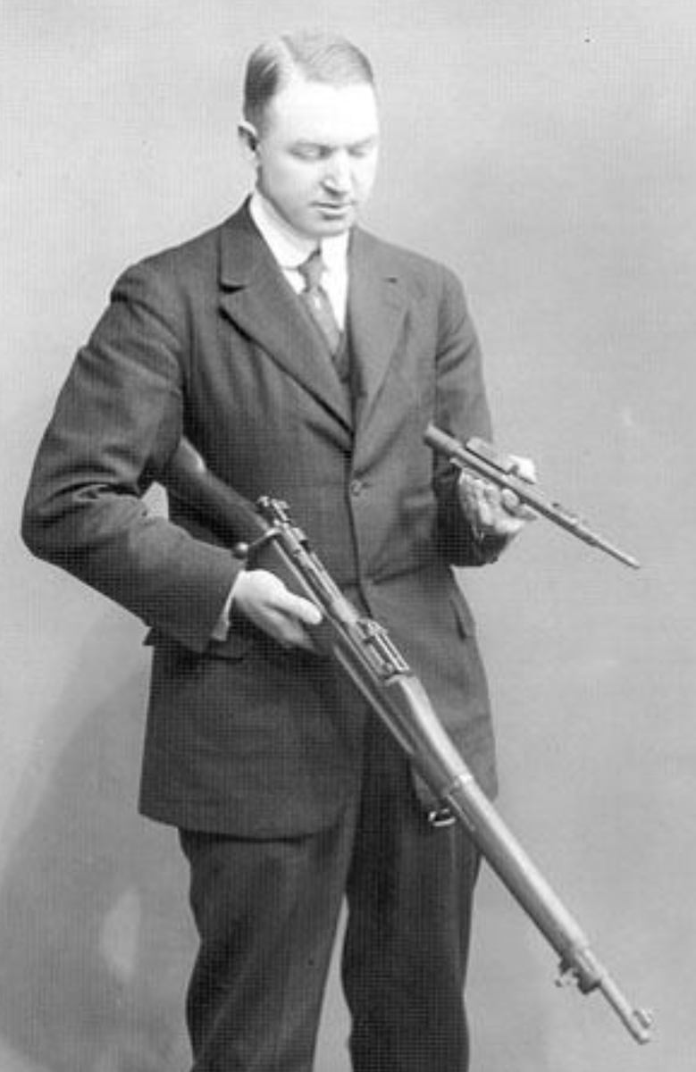 To try to square the firepower and marksmanship enthusiasts was technically very challenging.The first attempt at squaring the circle was made by John Pedersen who joined the US Ordnance Dept in 1928.13/
