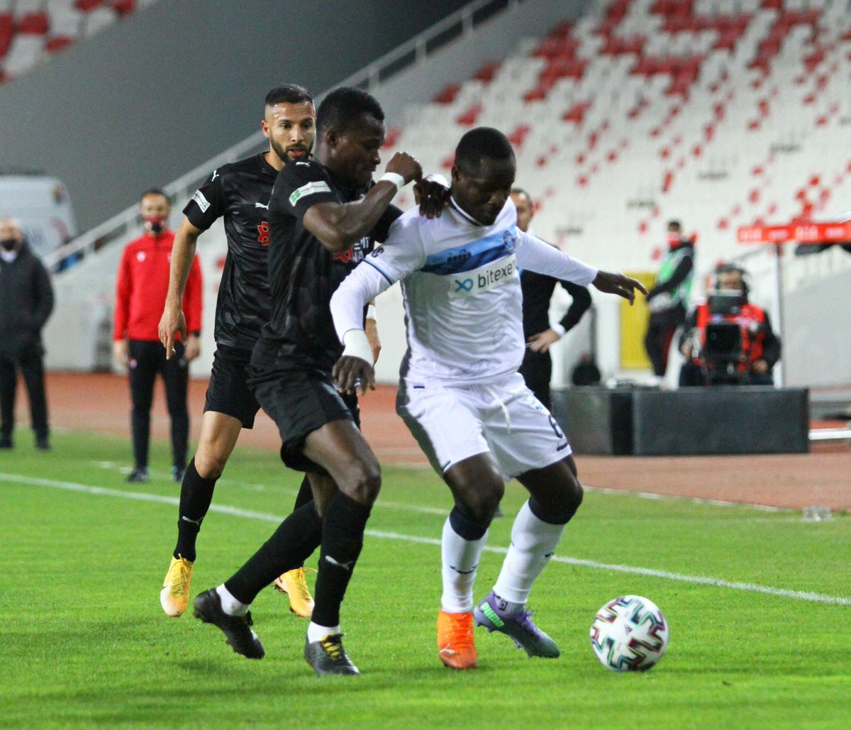 🚨 Sivasspor, normal süresi 1-1 biten karşılaşmada Adana Demirspor'u uzatma dakikalarında bulduğu golle 2-1 mağlup etti ve Türkiye Kupası'nda çeyrek finale yükseldi. https://t.co/QCzIThGycX