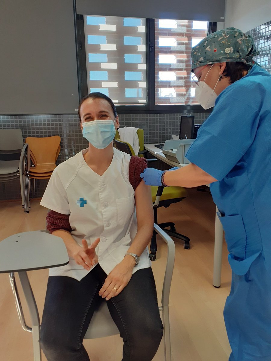 SilviaPorcuna's tweet photo. Por fin!! Por responsabilidad vacúnate #joemvacuno #jomevacuno #COVID19 https://t.co/IlBy6NIK9E