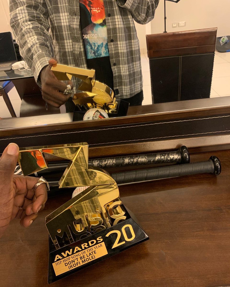 kofi_mole's tweet photo. Thank you @3musicawards Thank you Aposor Gangstas for voting! Winning year for everyone! 🙏🏿🏆❤️ #Pulele 🔥 https://t.co/y1nisWcWrg