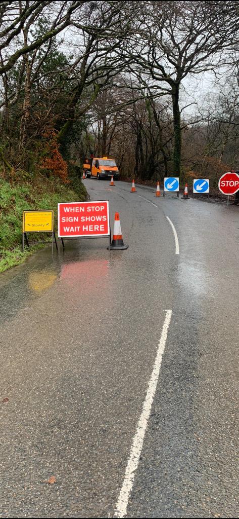 Willstreeserv's tweet photo. Nothing dry about January this morning, #roadsidetrees but crown lifting this time not the usual #ashdieback between #parkham &amp; #woolsery near #bideford #willstrees #arborists #northdevon https://t.co/8yFfvpdTgX