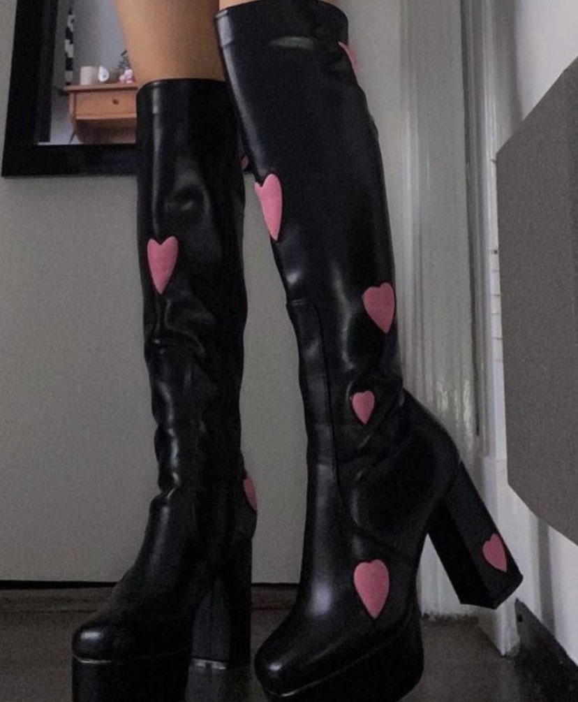 badestoutfit's tweet photo. heart boots https://t.co/b4HoixlPj1