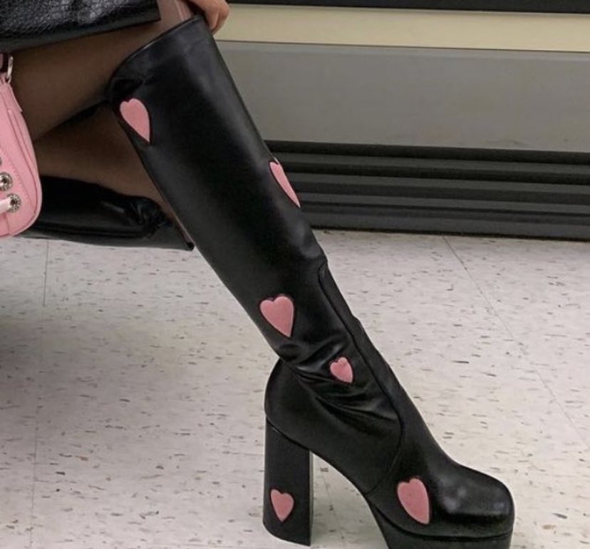 badestoutfit's tweet photo. heart boots https://t.co/b4HoixlPj1