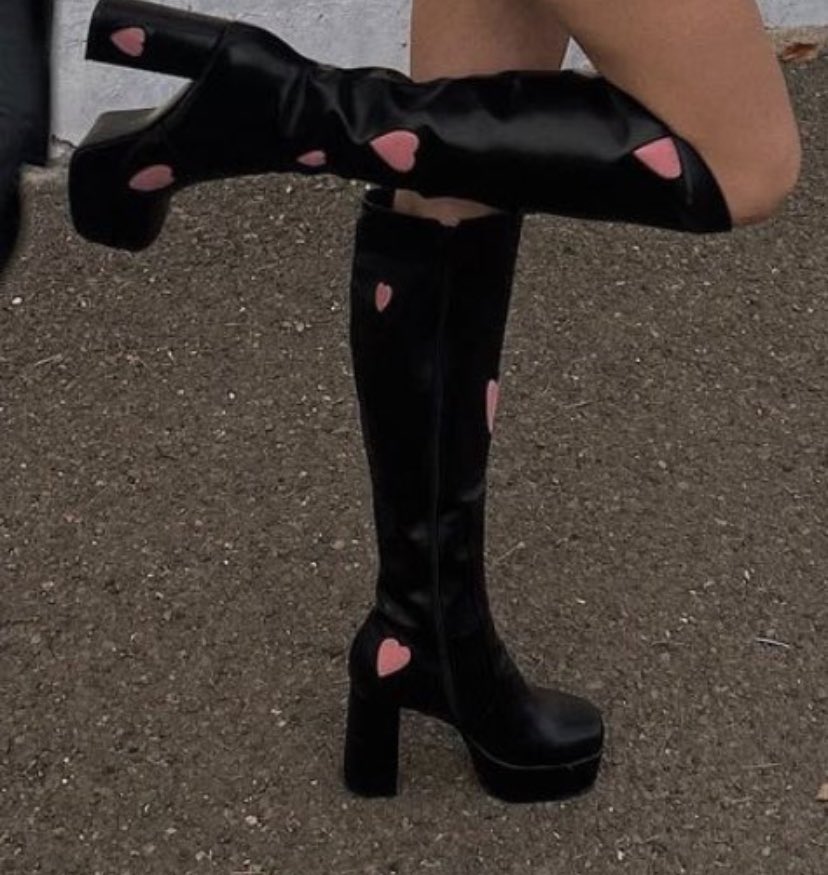 badestoutfit's tweet photo. heart boots https://t.co/b4HoixlPj1