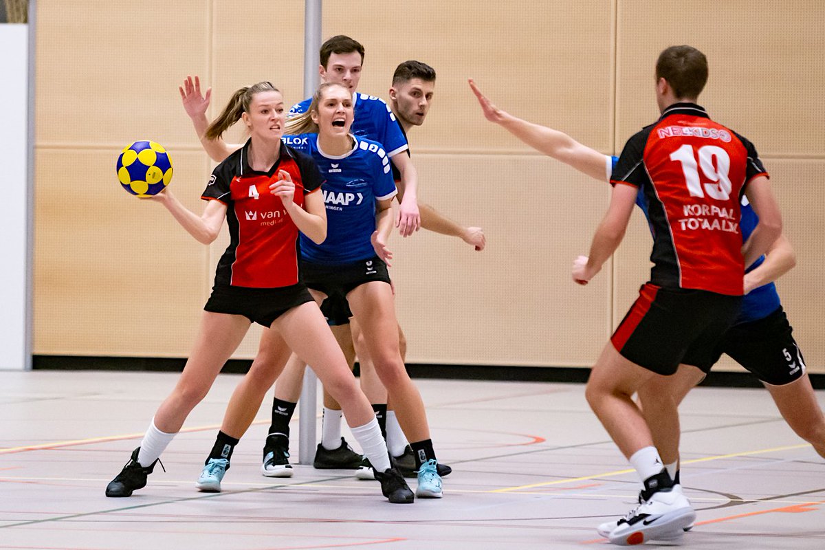 Korfbalpuntnl's tweet photo. Helaas! Er gaat definitief een streep door de zaalcompetitie voor alle klassen, met uitzondering van de Korfbal League. Dat maakte het @Korfbalverbond zojuist bekend: https://t.co/BCADEdLfJe

Archieffoto: Ilse Schaffers, @korfbalfoto https://t.co/jtX6GQS8bT