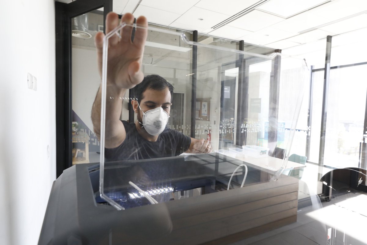 ucatolica's tweet photo. ¡Los #FabLabs han trabajado con todo en pandemia! 💪 A pesar de la distancia y las cuarentenas, se articularon e impulsaron iniciativas de diseño y manufactura, compartiendo desarrollos de código abierto para materializar en sus proyectos. 👀Lee más AQUÍ: https://t.co/IOvnybxNuE https://t.co/KyRYEmWWTB