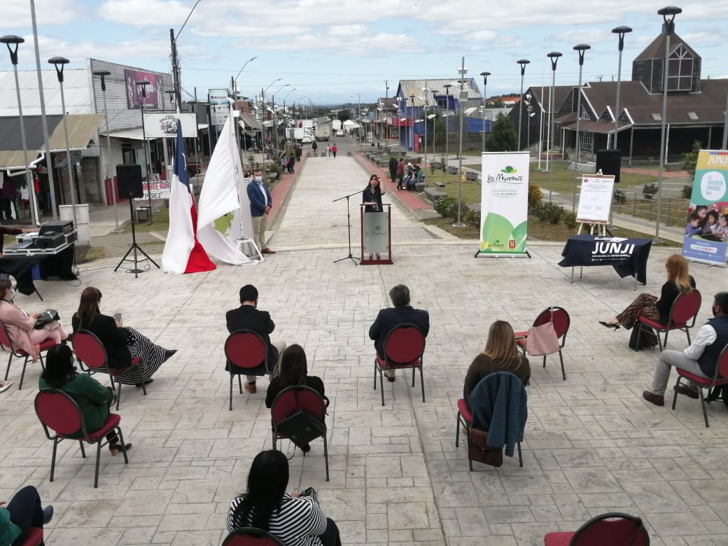 edu_llanquihue's tweet photo. 📢 En la comuna de Los Muermos se lleva a cabo la ceremonia de traspaso de Jardines Infantiles VTF al nuevo Servicio Local de Educación Pública Llanquihue. https://t.co/BZJkCHCt7h