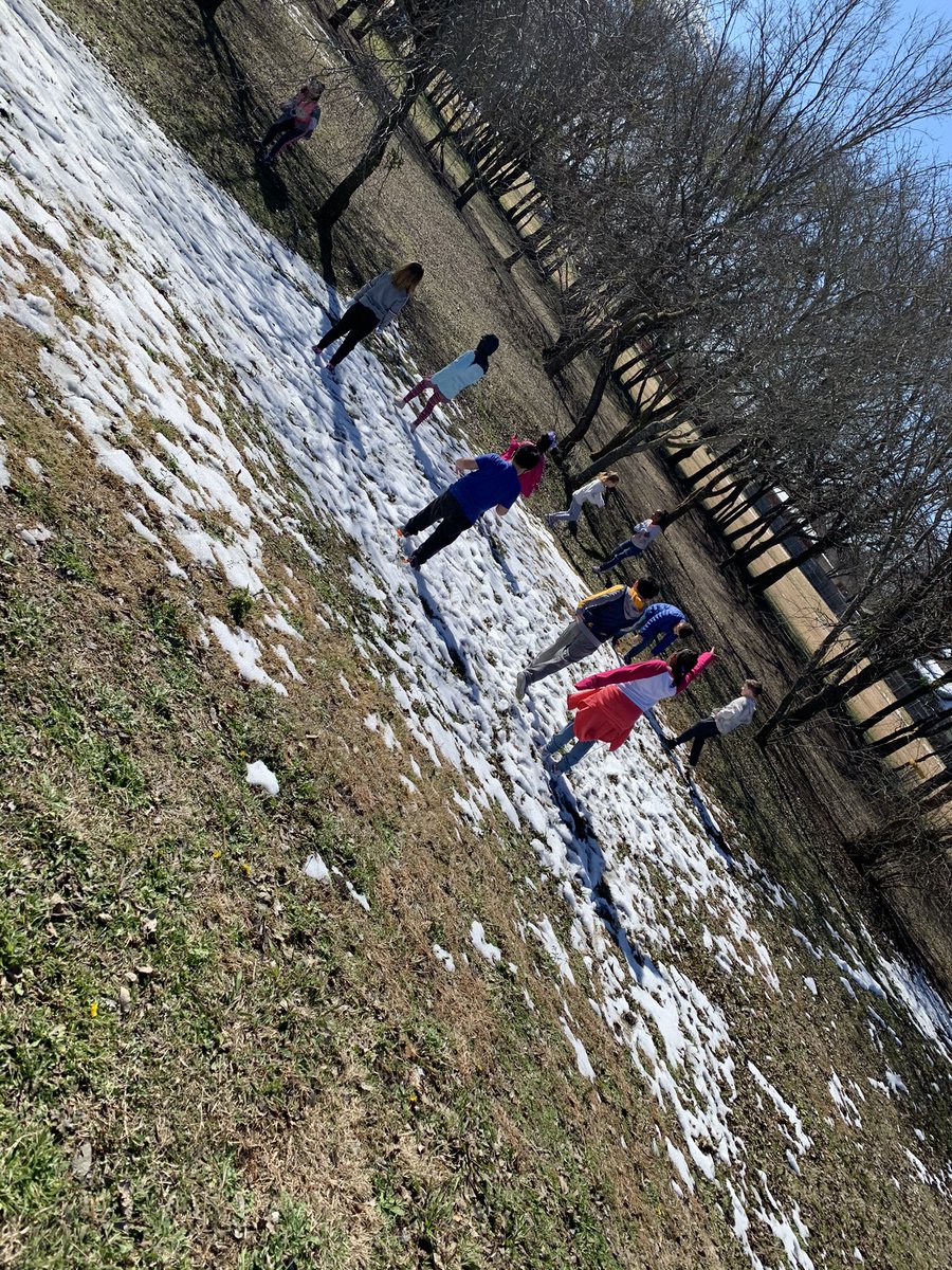ChristinePyron's tweet photo. When it’s the most snow you’ve had in town for 40 years- you have to enjoy every moment. @CastlemanCreek #snow https://t.co/yL3L2mmgnD