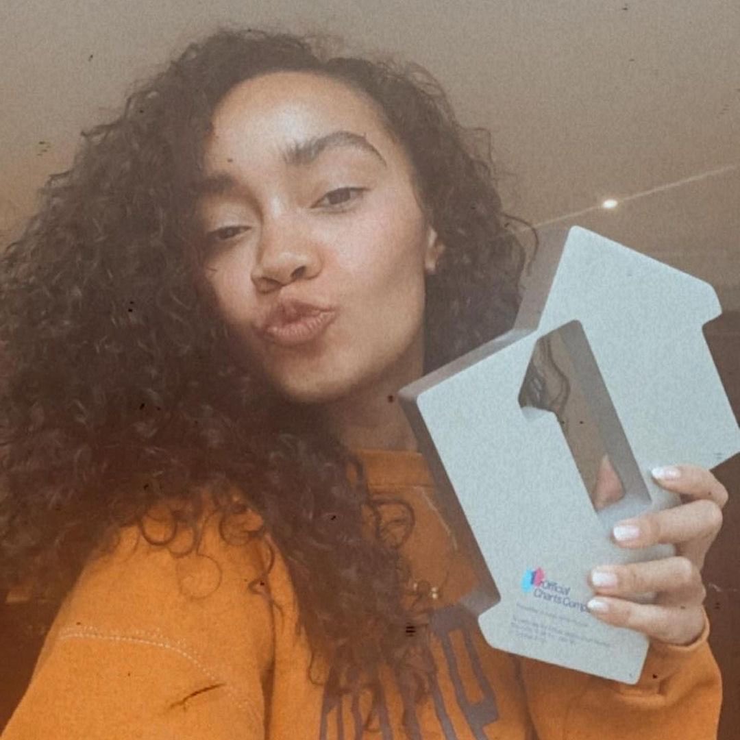 LittleMix's tweet image. Still can't get over this 🤍 (but also still can't get over that these fit together @officialcharts)