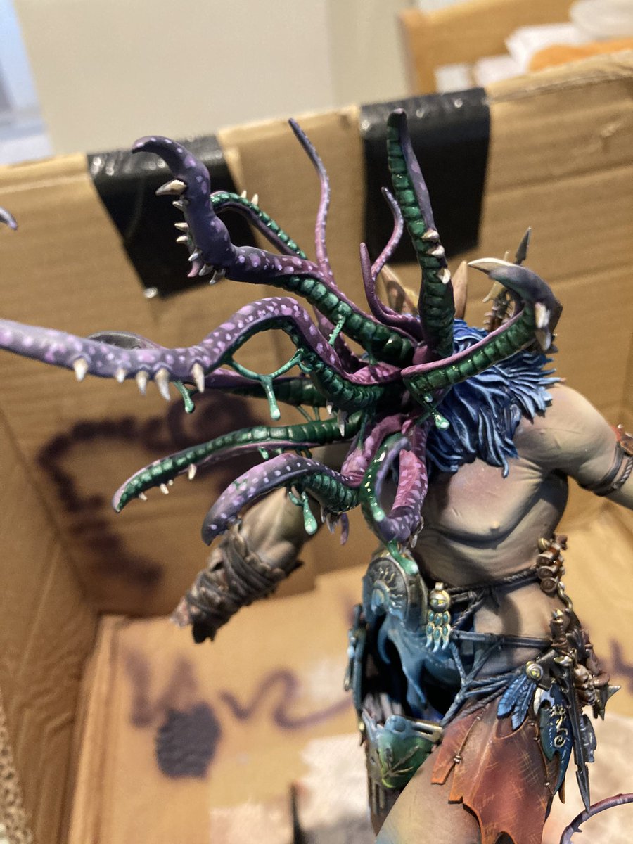 Stevewren's tweet image. The Mega Gargant that I painted for White Dwarf before the SoB book came out can finally be shown off! #tzeentch #sonsofBehemat