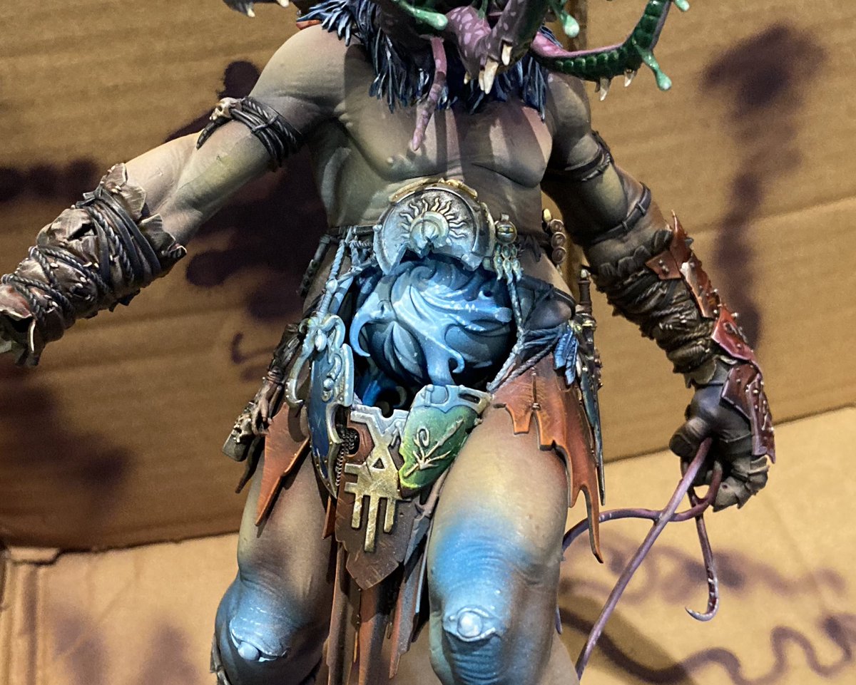 Stevewren's tweet image. The Mega Gargant that I painted for White Dwarf before the SoB book came out can finally be shown off! #tzeentch #sonsofBehemat