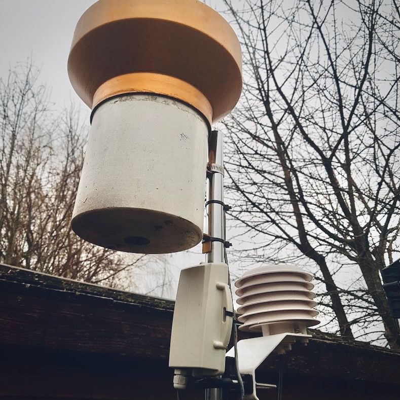 datacake's tweet photo. Andy Nadler has brought his @digitalmatters #LoRaWAN #SensorNode on #Datacake using a @helium #Hotspot and created this cool public Dashboard. Thanks for the amazing pictures and support Andy! #IoT #Weather - Read more about Datacake: https://t.co/BfqWSdqtqq https://t.co/R6siqxIdsF
