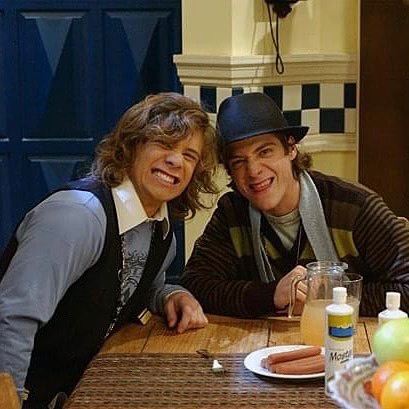 daiira__'s tweet photo. nico riera y gaston dalmau son tendencia Y VOS M DIJISTE Q CASI ANGELES PASO D MODA??? TOMATE UN TÉ https://t.co/G7gf6Q5O3r