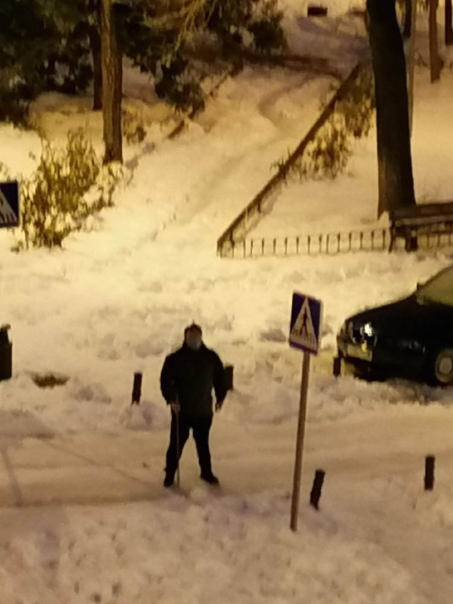 Felix_GonzalezM's tweet photo. @AytoAlcorcon Seguimos esperando que pase medios para quitar el hielo / nieve en calle inspector Juan Antonio bueno n 1 al 15. Los vecinos despejamos la salida el pasado domingo 10/01pero estamos esperando los medios del ayuntamiento de Alcorcón.
Cuando Vendrán? https://t.co/362QOXMk1H