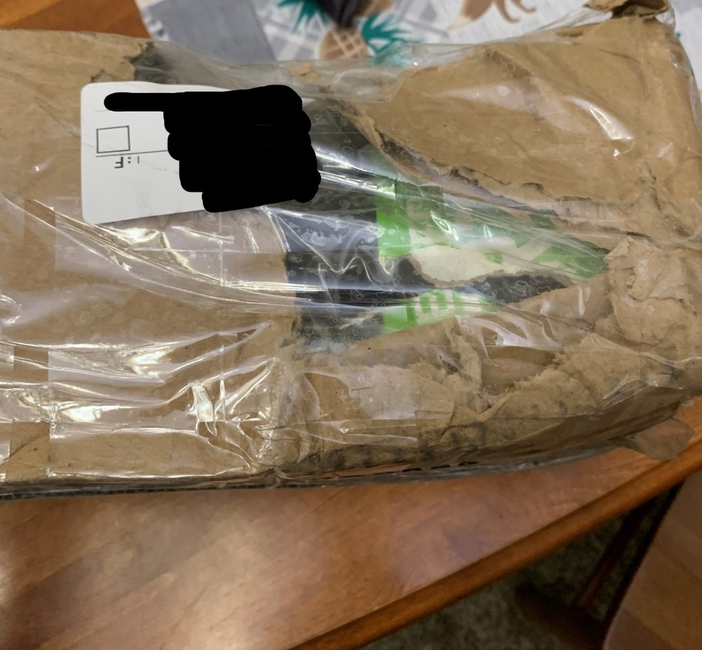 jrkujak's tweet photo. @EVGA_JacobF  -- my 3070 arrived from EVGA today =(

the card was surprisingly in the box but the card was completely bent https://t.co/kfknS8Pnto