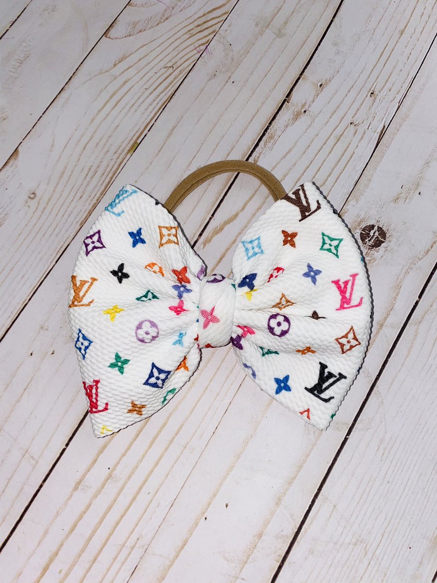 bowsbyamorie's tweet photo. Yallll this designer inspired bow is to die for 😍 we will be dropping soon 💗✨ #bowsbyamorie https://t.co/zWQ85X7UMv