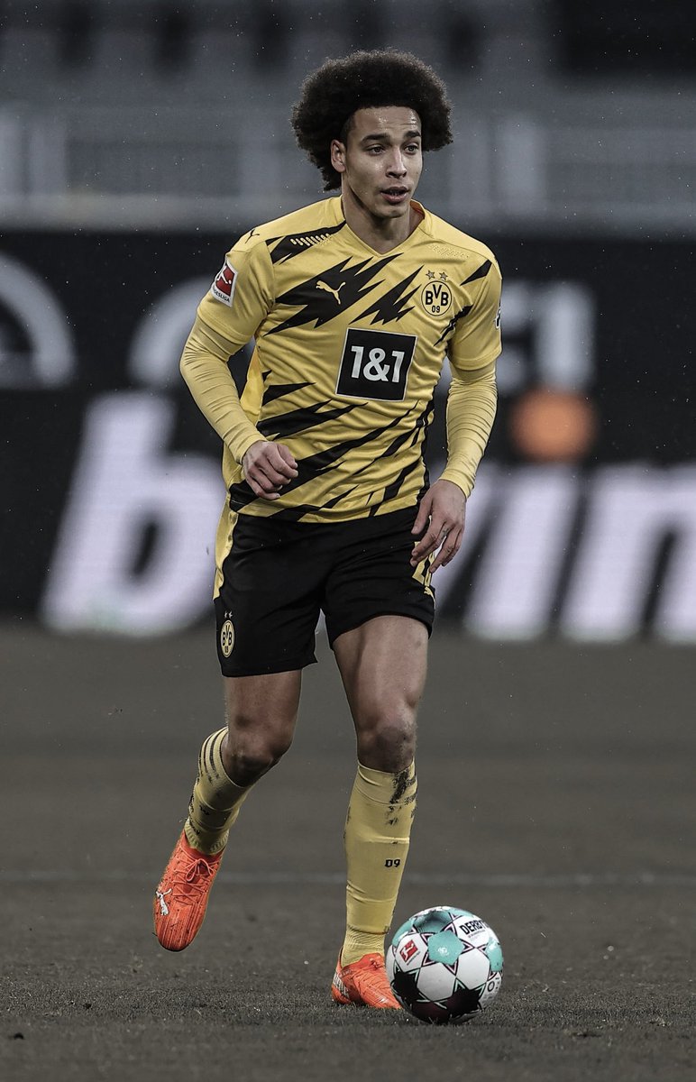 Witsel last seasonGames played :28Full games :25Goals :4Assists :5Pass accuracy : 94%Key passes : 15Chances created :20Dribbles succeeded :85%Clearances :17Interceptions :31Tackle succeeded : 71%Avarage rating :7He's a cdm btw just reminding you all n