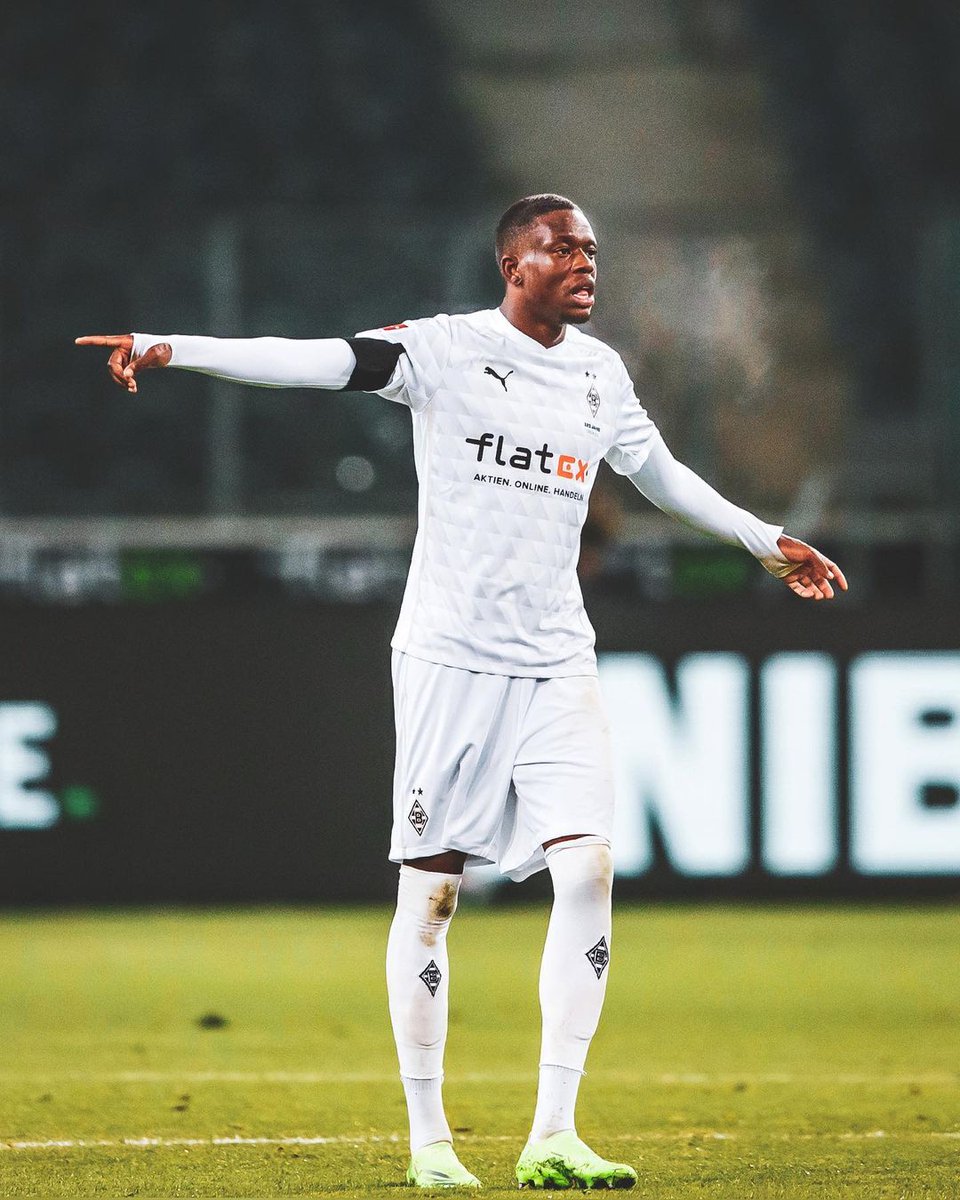 Now I am going to compare this stats with Kimmich, Laimer and Zakaria.The K will stand for KimmichThe L for LaimerAnd the Z for ZakariaThe W is for Witsel.Kimmich also played as a right back for 15 games.That's why he can have more chances created etc.