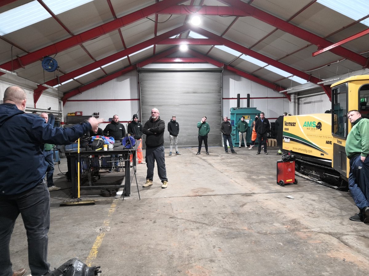 amsnodig's tweet photo. Happy New Year! Our site teams all attended a 'Covid Safe' team meeting in one of our workshops at our Scunthorpe depot before returning to their sites around the country from Edinburgh to London to work on critical infrastructure projects. https://t.co/HzFcpcraPu