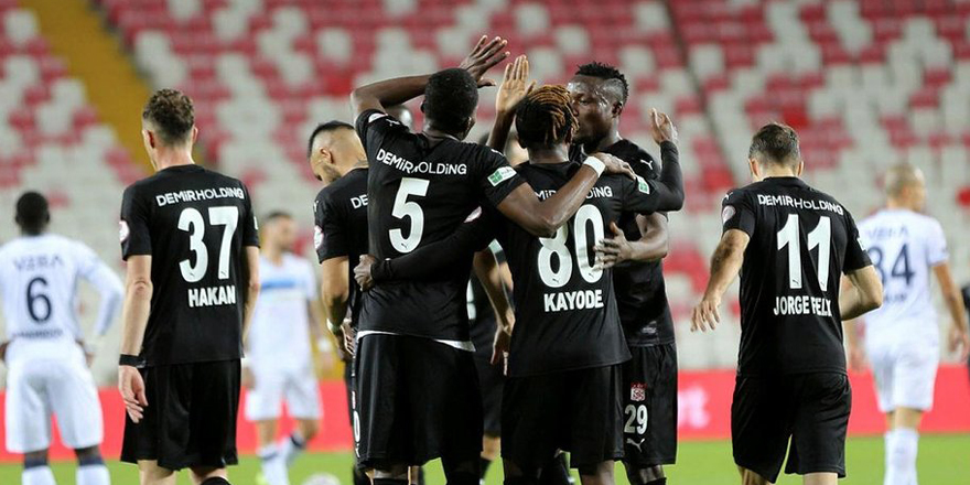 Sivasspor, Adana Demirspor karşısında çeyrek final biletini uzatmalarda aldı #AdanaDemirspor #sivasspor #ZiraatTürkiyeKupası
https://t.co/rJHeKnzzYe https://t.co/EwuCgDpemt