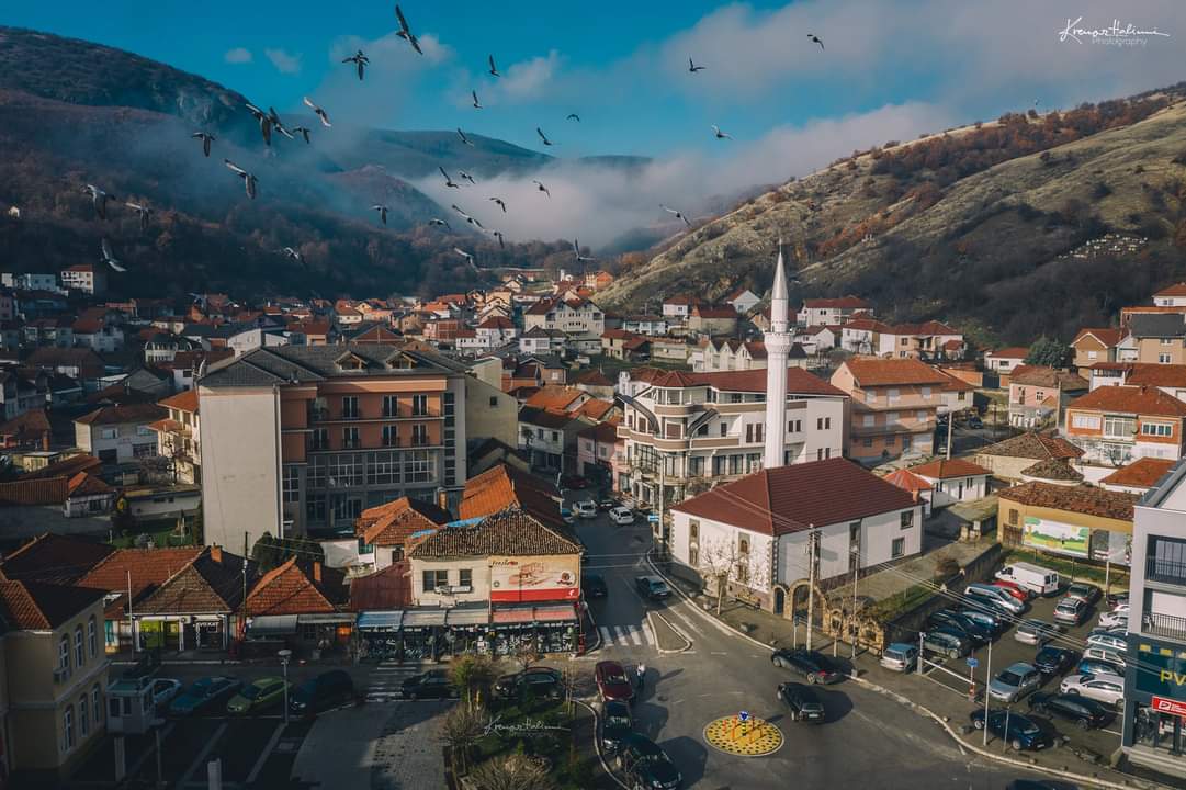 arifishqiprim's tweet photo. Presevo will always survive☝🙏💪. 
Despite every possible discrimination, the perception of hopelesness and being neglected from our homelands 🇦🇱🇽🇰 and our partners in the 🇪🇺.
We'll never give up and strive for #change https://t.co/Hfjb2LFhC3