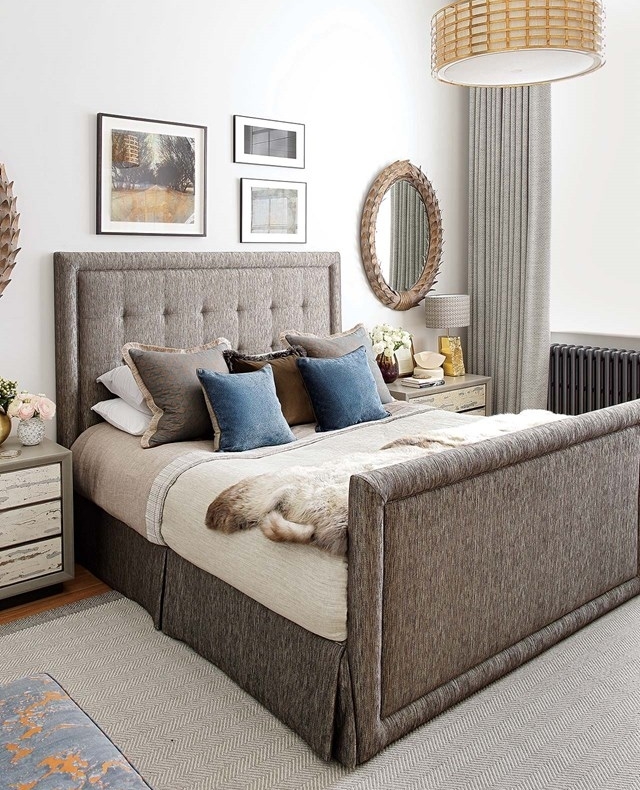 Interior designer <a href="/nataliamiyar/">Natalia Miyar</a> London flat, in which formality and glamour are tempered by a relaxed feel.⁠ We created this beautiful bespoke bed with a beautiful buttoned headboard. ⁠
#georgesmithfurniture⁠
