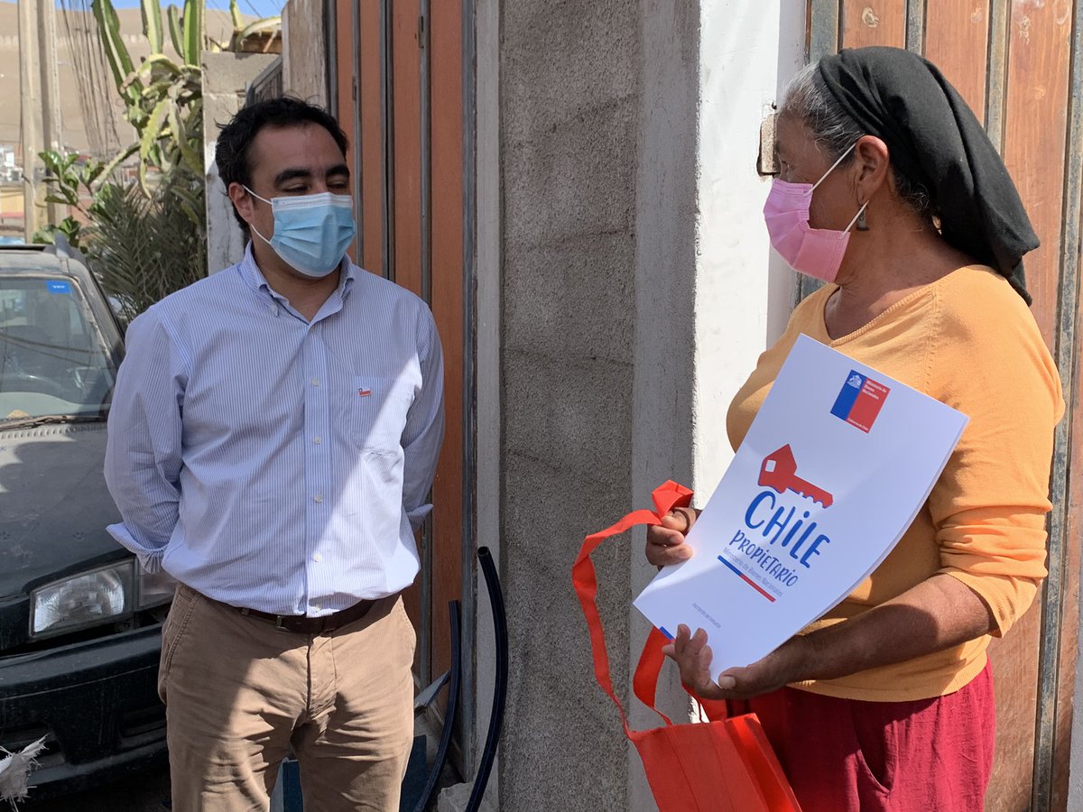 AricaBBNN's tweet photo. #NuevaPropietaria @SubseBBNN @alvaropillado @EnriqueUrrutiaT @AricaBBNN entregó #TituloDeDominio a adulta mayor de Socoroma documento que acredita que es dueña de su propiedad
#ChilePropietario https://t.co/xUY2Tx91cZ