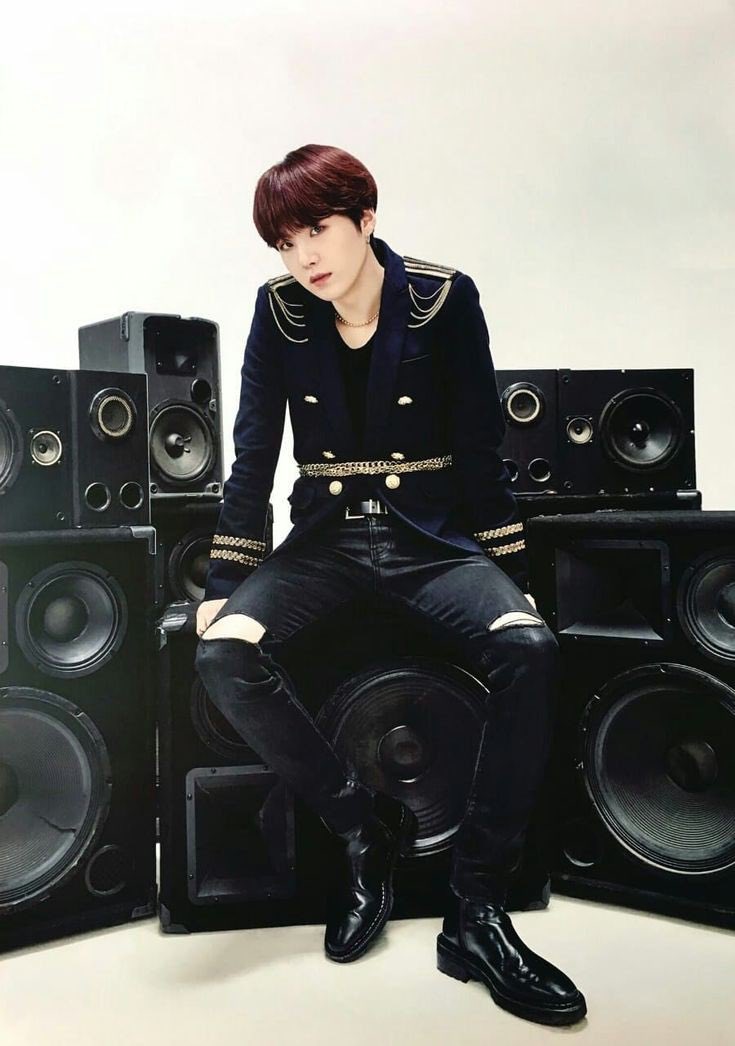 Yoongi – Graham’s Six Grapes, Ruby Port – a drink for when you’re creating epic bops in your studio, plus it’s smooth, luscious and you’re going to take your time enjoying it 