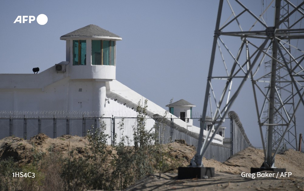 Face à la "barbarie" de Pékin envers les #Ouïghours, le Royaume-Uni et le Canada ont dévoilé mardi des mesures pour empêcher les marchandises liées au travail forcé présumé de cette minorité musulmane dans la région du #Xinjiang d'arriver jusqu'aux consommateurs #AFP