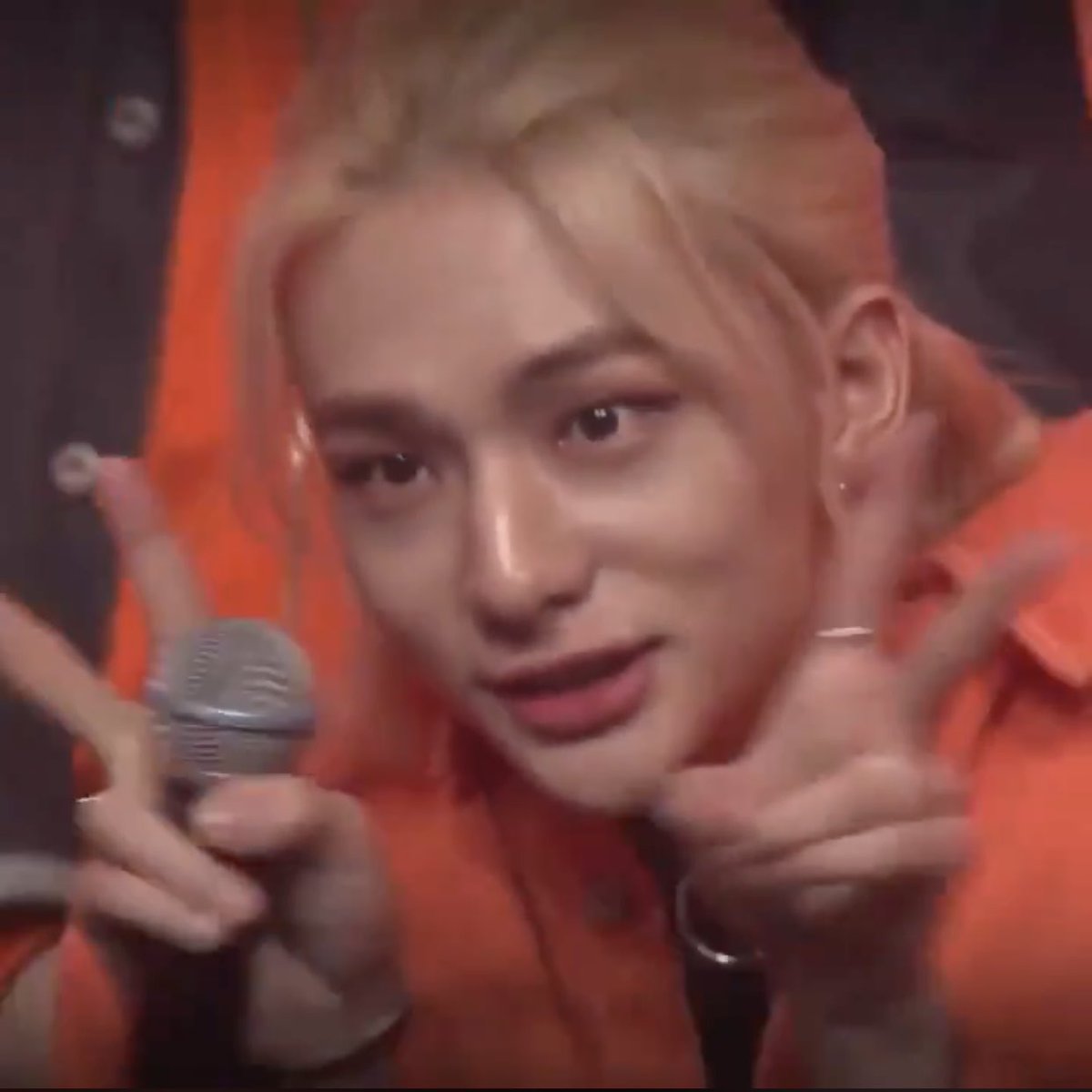 cute lil peace signs :]