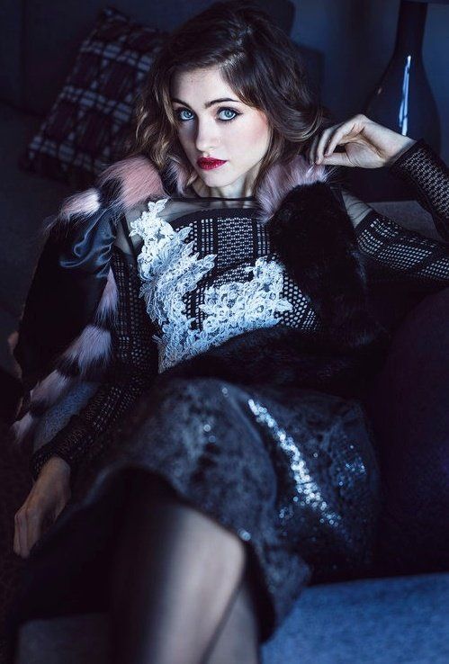 StrangerNews11's tweet photo. NATALIA DYER...🖤📸🐈‍⬛🤩 #StrangerThings4 #NEW https://t.co/uc4xXqiof7