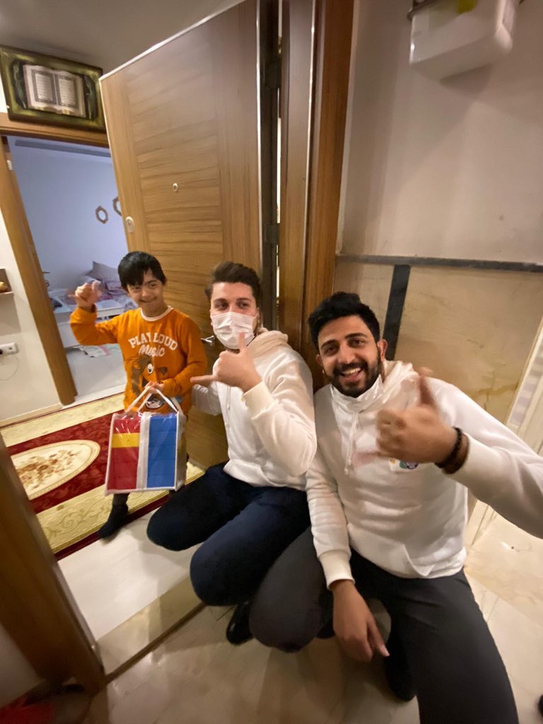 Melih Yaman (@melih16_) on Twitter photo Bugün <a href="/BAULIFE18/">BAU LIFE🤙🏽</a> kulübü olarak özel durumlu çocuklar için yürüttüğümüz <a href="/bauumudumvar/">bau.umudumvar</a> projesi kapsamında 20 özel durumlu miniğimizi evlerinde ziyaret edip yeni yıl hediyelerini verdik.
Birlikte çok duygusal anlar yaşadık onların mutluluklarına ortak olduk.🥰 Bugün <a href="/BAULIFE18/">BAU LIFE🤙🏽</a> kulübü olarak özel durumlu çocuklar için yürüttüğümüz <a href="/bauumudumvar/">bau.umudumvar</a> projesi kapsamında 20 özel durumlu miniğimizi evlerinde ziyaret edip yeni yıl hediyelerini verdik.
Birlikte çok duygusal anlar yaşadık onların mutluluklarına ortak olduk.🥰